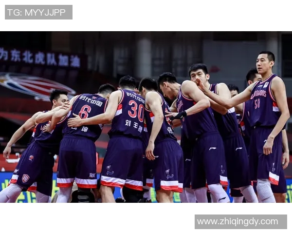 CBA新疆队与广州队激战正酣谁能在这场对决中笑到最后 CBA新疆队与广州队激战正酣谁能在这场对决中笑到最后